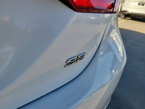 Used 2023 Toyota Camry SE image 10