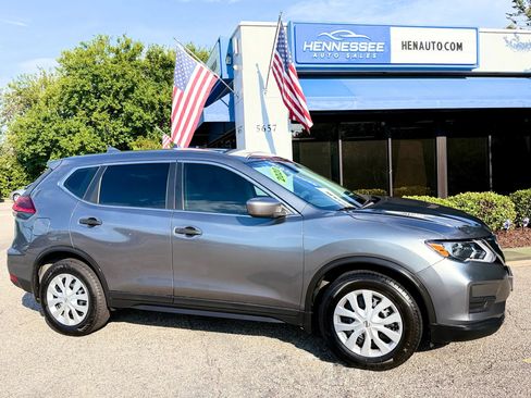 Used 2020 Nissan Rogue S FWD image 28