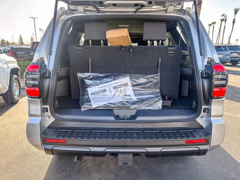 New 2026 Toyota 4Runner SR5 AWD/4WD image 13