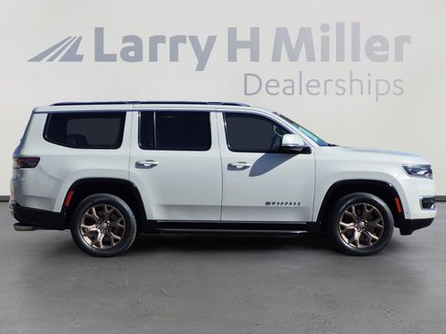 Used 2022 Jeep Wagoneer Series II AWD/4WD image 16