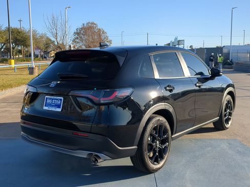 Certified 2025 Honda HR-V Sport image 3