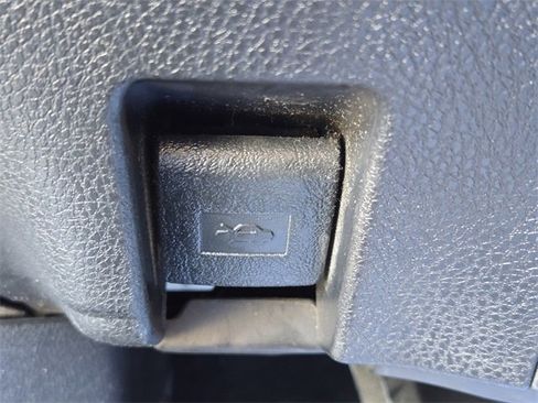 Used 2020 Toyota Camry SE image 21