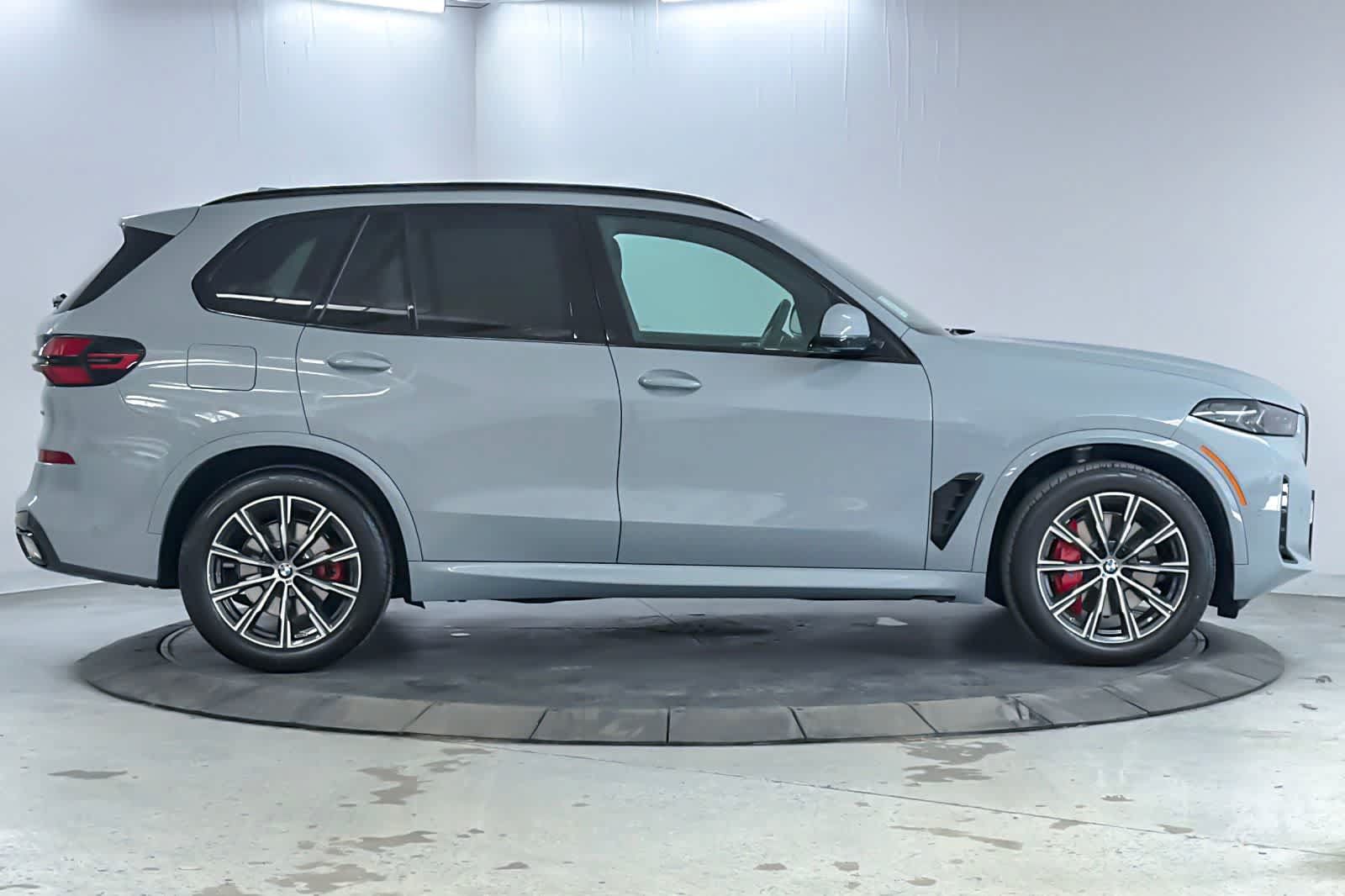 Used 2026 BMW X5 xDrive40i w/ M Sport Package AWD/4WD image 8