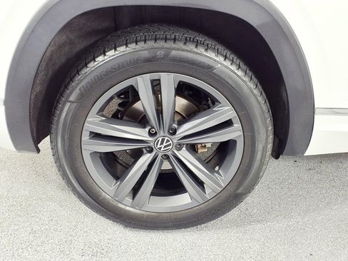 Used 2020 Volkswagen Atlas Cross Sport SE w/ Panoramic Sunroof Package image 3