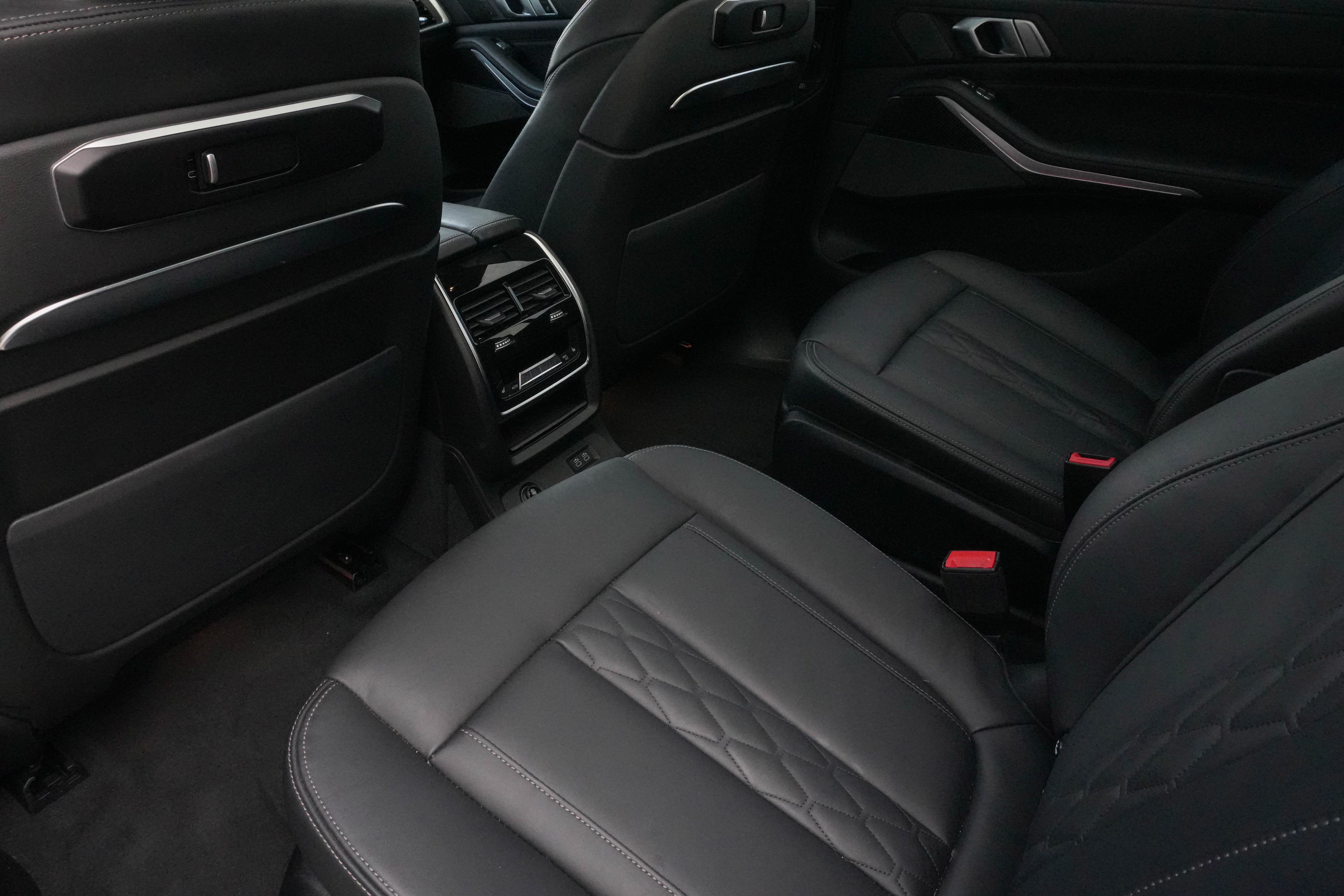 Certified 2025 BMW X7 M60i w/ Climate Comfort Package AWD/4WD image 38