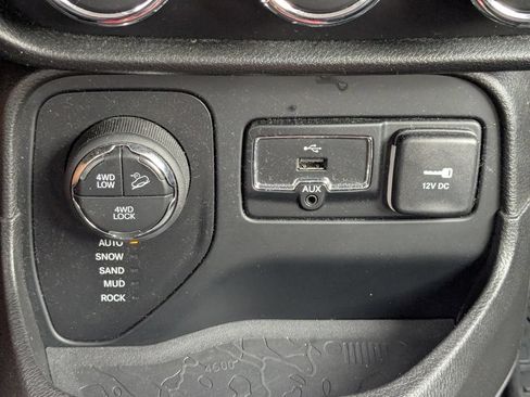 Used 2017 Jeep Renegade Trailhawk w/ Safety & Security Group AWD/4WD image 24