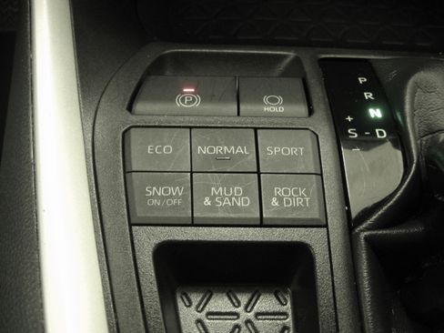 Used 2021 Toyota RAV4 XLE Premium image 17