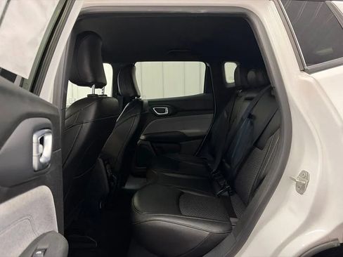 Used 2024 Jeep Compass Latitude AWD/4WD image 14