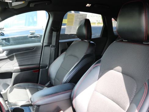 Certified 2025 Ford Escape ST-Line Select AWD/4WD image 29