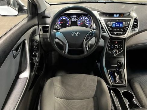 Used 2016 Hyundai Elantra SE FWD image 18