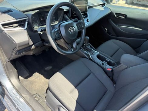 Used 2025 Toyota Corolla LE FWD image 11