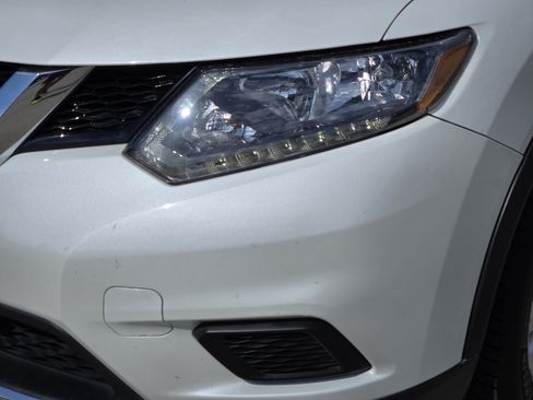 Used 2015 Nissan Rogue SV FWD image 11