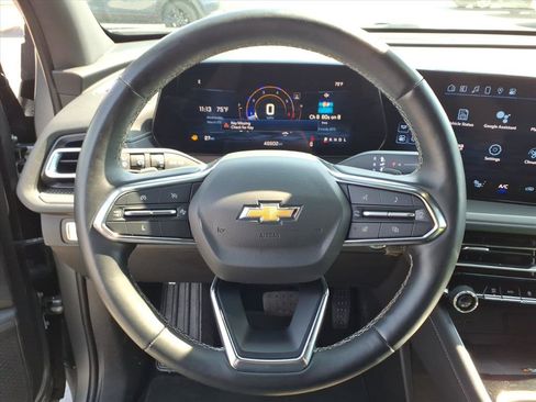 Used 2024 Chevrolet Traverse LT image 17