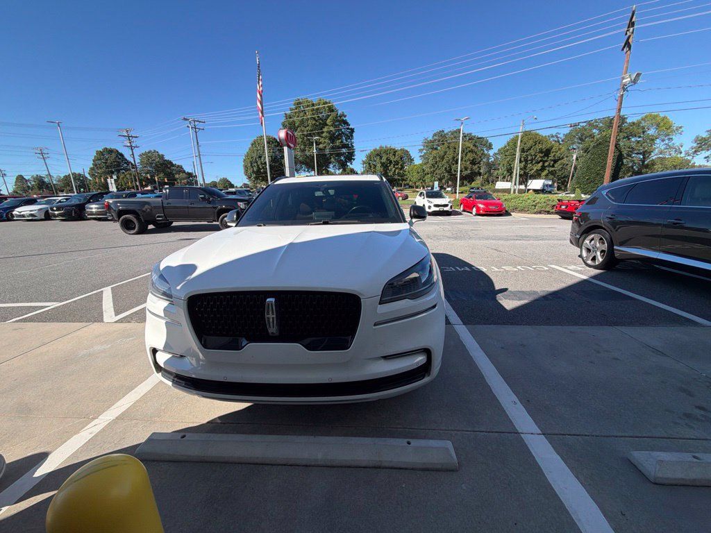 Used 2022 Lincoln Aviator Reserve w/ Equipment Group 201A AWD/4WD image 2