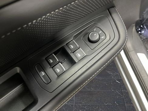 Certified 2025 Volkswagen Atlas Cross Sport SE image 26