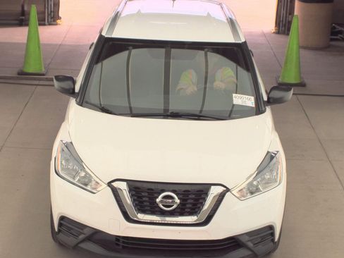 Used 2019 Nissan Kicks S FWD image 3