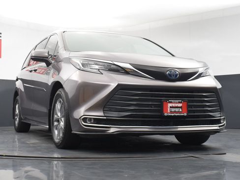 Used 2021 Toyota Sienna XLE FWD image 33