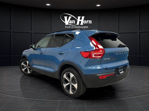 Used 2024 Volvo XC40 B5 Core w/ Protection Package Premier AWD/4WD image 5