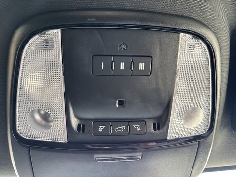 Used 2025 Dodge Durango GT w/ Blacktop Package AWD/4WD image 18