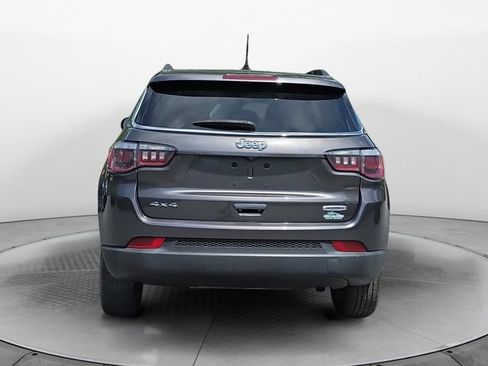 Used 2018 Jeep Compass Latitude w/ Popular Equipment Group AWD/4WD image 4