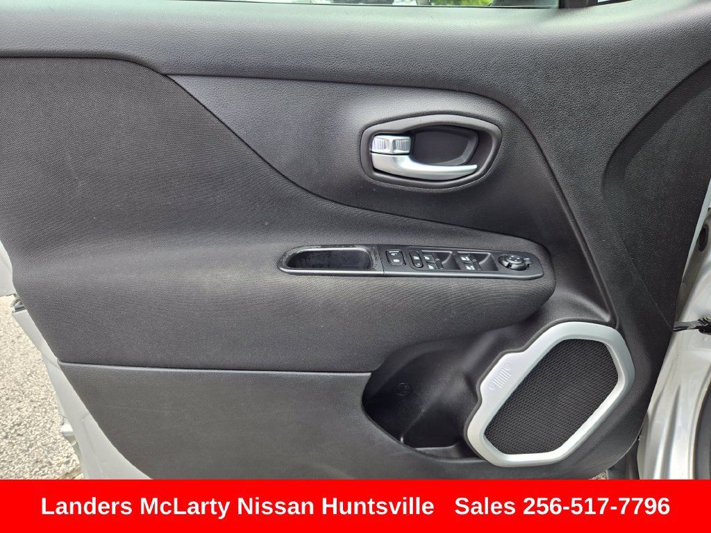 Used 2019 Jeep Renegade Latitude AWD/4WD image 22