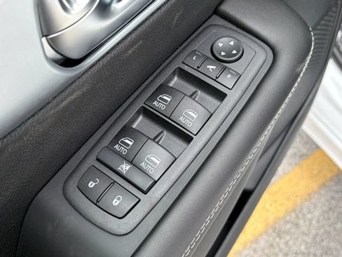 New 2026 Chrysler Pacifica Limited w/ S Appearance Package FWD image 13