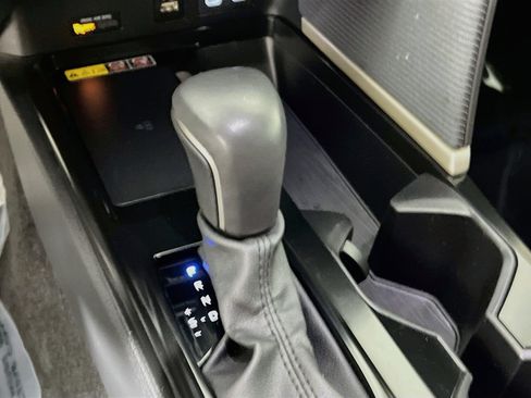 Used 2025 Toyota Camry SE FWD image 24