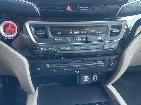 Used 2021 Honda Pilot Touring image 32