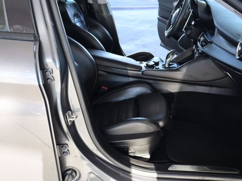 Used 2017 Alfa Romeo Giulia Ti w/ TI 19" Sport Package image 36