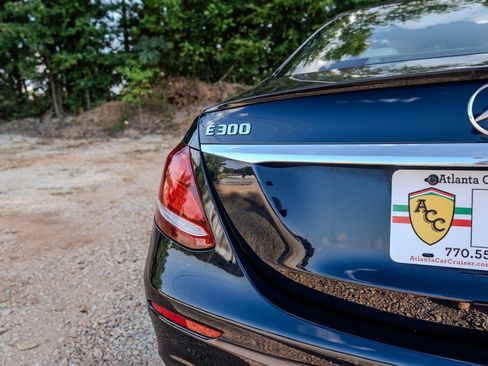 Used 2019 Mercedes-Benz E 300 4MATIC w/ Driver Assistance Package image 10