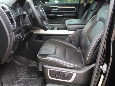 Used 2019 RAM 1500 Laramie AWD/4WD image 10