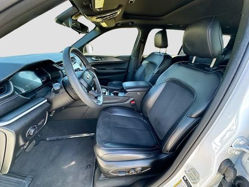 Used 2024 Jeep Grand Cherokee L Altitude RWD image 21