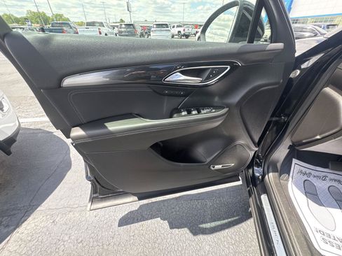 Used 2025 Buick Envision Preferred AWD/4WD image 8
