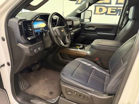 Used 2024 Chevrolet Silverado 2500 High Country image 12