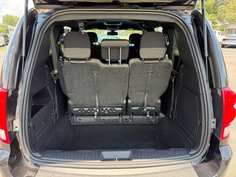 Used 2020 Dodge Grand Caravan SE FWD image 28