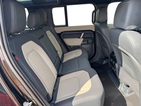 Used 2023 Land Rover Defender 110 X-Dynamic SE image 17