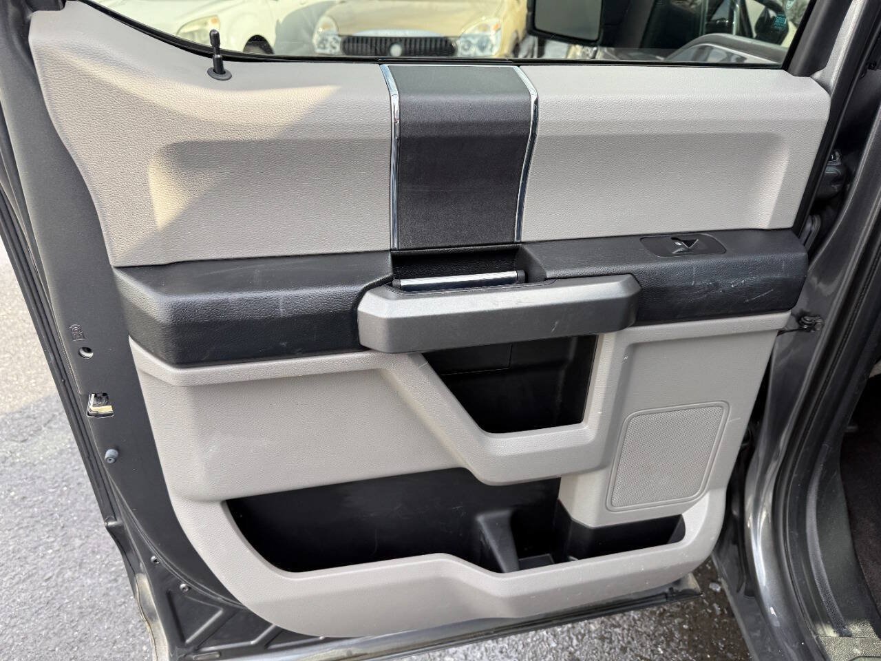 Used 2017 Ford F150 XLT AWD/4WD image 26