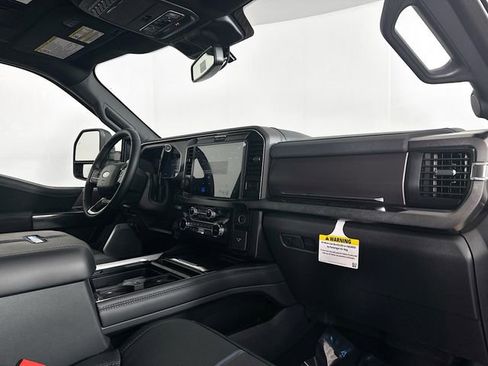 New 2026 Ford F450 Platinum w/ FX4 Off-Road Package image 30