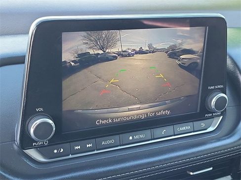 Used 2022 Nissan Rogue SV image 16