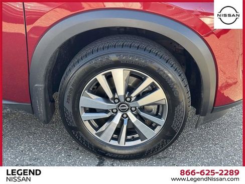 Certified 2024 Nissan Pathfinder SL image 8