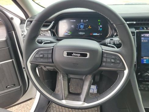 Used 2024 Jeep Grand Cherokee Limited 4xe w/ Luxury Tech Group II image 32