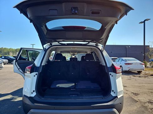 Used 2023 Nissan Rogue S image 16