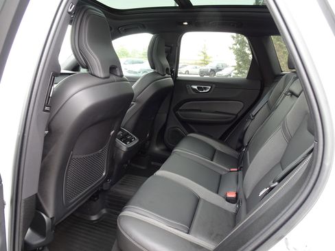 Used 2022 Volvo XC60 B6 R-Design w/ Advanced Package image 19