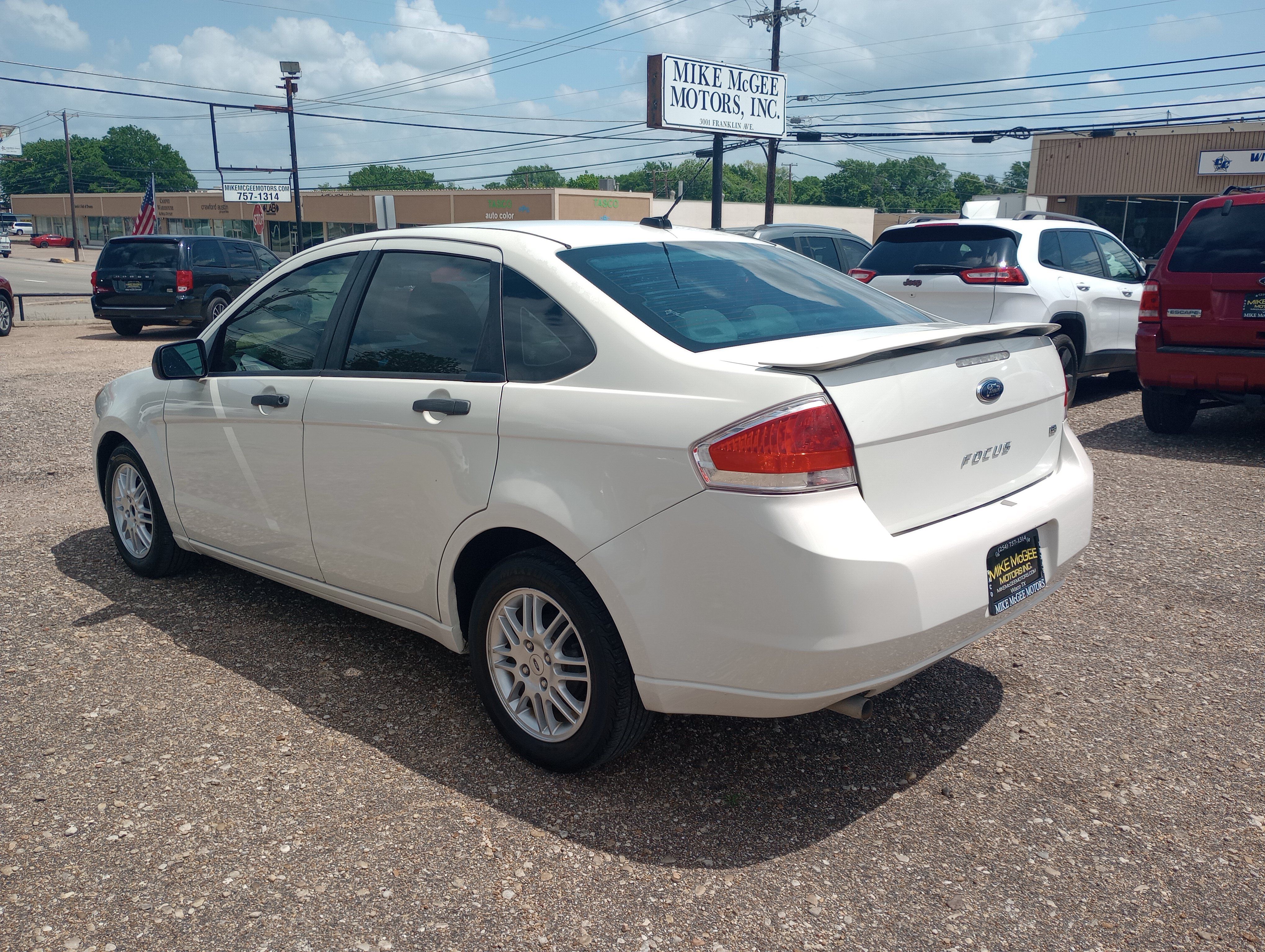 Used 2010 Ford Focus SE FWD image 5