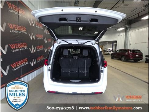 New 2026 Chrysler Pacifica Select image 6