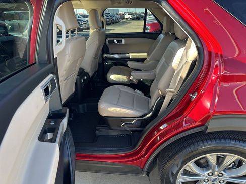 Used 2022 Ford Explorer XLT w/ Equipment Group 202A image 13