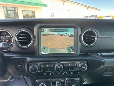 Used 2020 Jeep Gladiator Overland AWD/4WD image 18