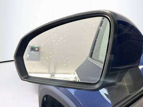 Used 2023 Volkswagen Taos SE w/ Panoramic Sunroof Package AWD/4WD image 16