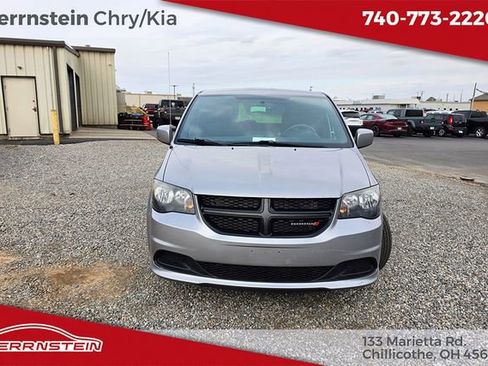 Used 2017 Dodge Grand Caravan SE image 3