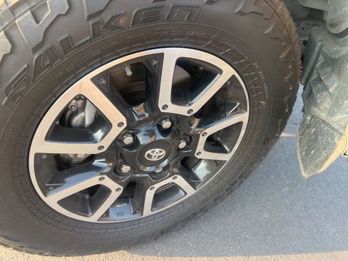 Used 2014 Toyota Tundra SR5 w/ TRD Off Road Package image 15